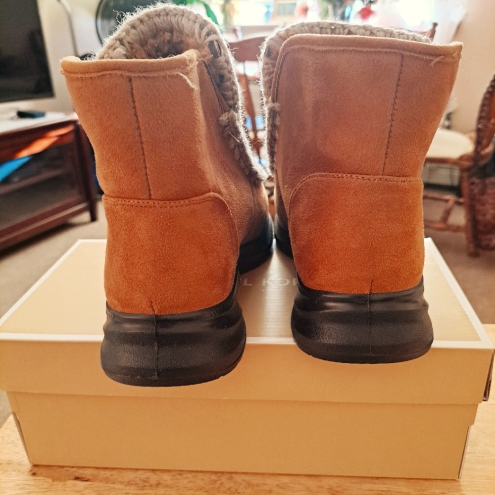 FLEXUS by SPRING STEP "TESSO" FUR LINED OVERSIZED HEAVY STITCHING ANKLE BOOTS - Picture 5 of 10